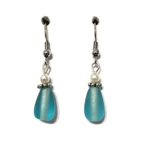 Jewelry - blue glass bead earrings